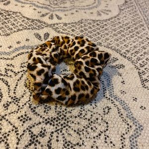 CHEETAH SCRUNCHIE